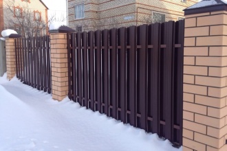 Забор из евроштакетника в шахматном порядке 30 метров фото в Подольске