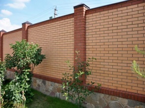 Кирпичный забор сплошной 80 метров фото в Подольске