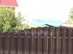 Забор из евроштакетника на ленточном фундаменте 10 метров фото в Подольске